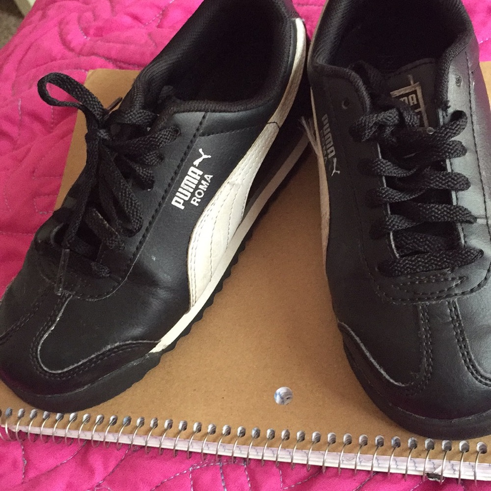 Puma tennis shoes 👟